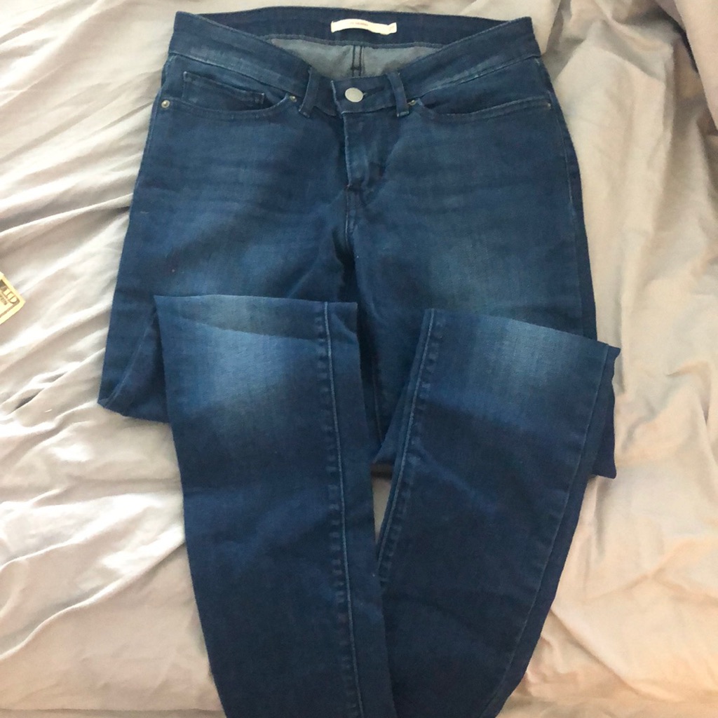 Levis 711